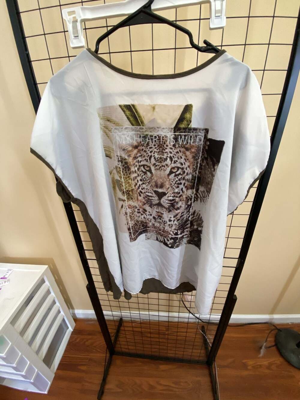 Yessica My Heart is Wild Leopard Graphic Colorblock Tunic Top